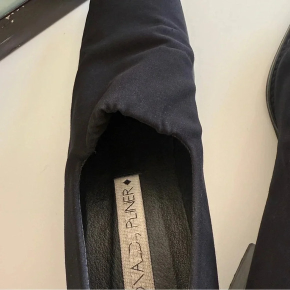 Donald J Pliner- Microfiber-Black- Slip on-Block Heel- Made in Spain- Size 8 - Picture 3 of 12